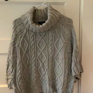 Sweater/poncho style